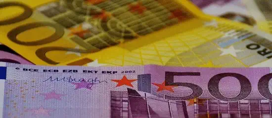 Les arnaqueurs sont toujours riches et ne peuvent pas obtenir leur argent pour le moment.